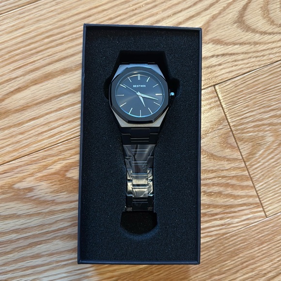 Oulm | Men’s analog black watch - Picture 2 of 3